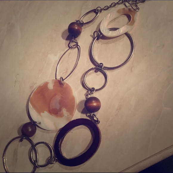 Brown and cream fashion necklace.