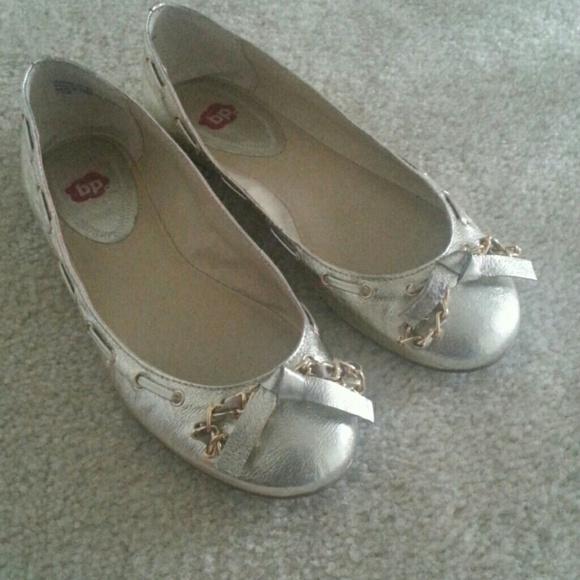 Metallic gold flat
