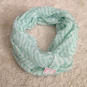 🎀 Mint & White Infinity Scarf