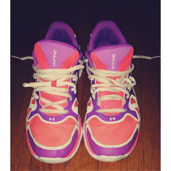 under armour shoes😍😍