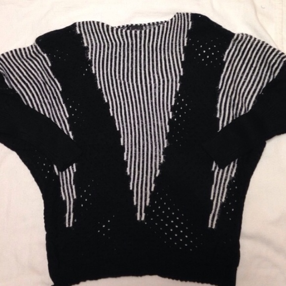 🚫Sold in Bundle🚫 NWOT Fuzzy Sweater ⛄️ - Picture 2 of 4