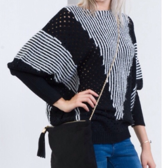 🚫Sold in Bundle🚫 NWOT Fuzzy Sweater ⛄️ - Picture 4 of 4