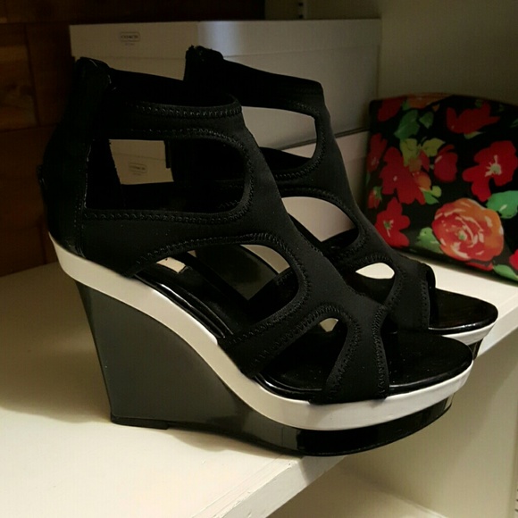 Black wedges