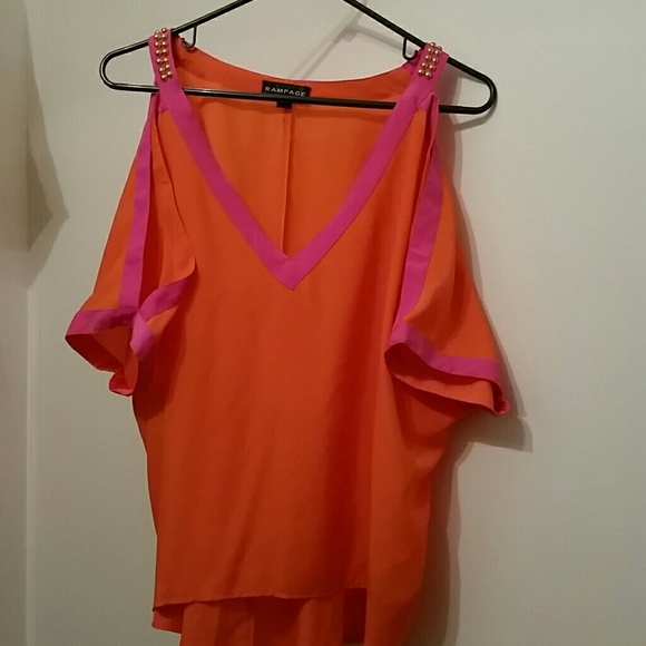 Rampage NWOT HI-LO Shirt w/gold studs on shoulders