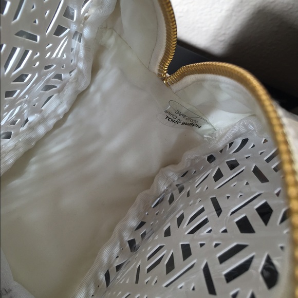 🎉SALE🎉💄NWOT- Tory Burch Makeup bag - Picture 3 of 3