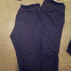 Two pairs of old navy printed crop tight/leggings