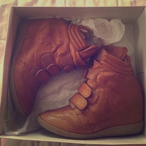Sneaker wedges