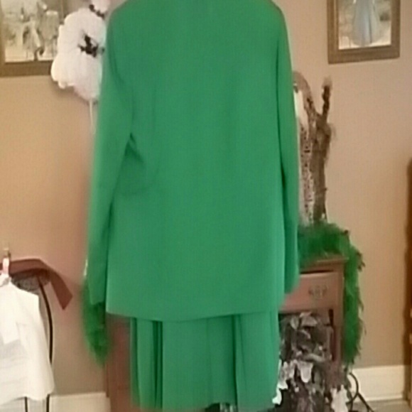 2pc suit - Picture 4 of 4