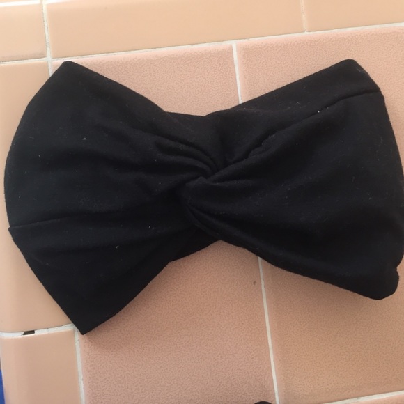Black knotted headband
