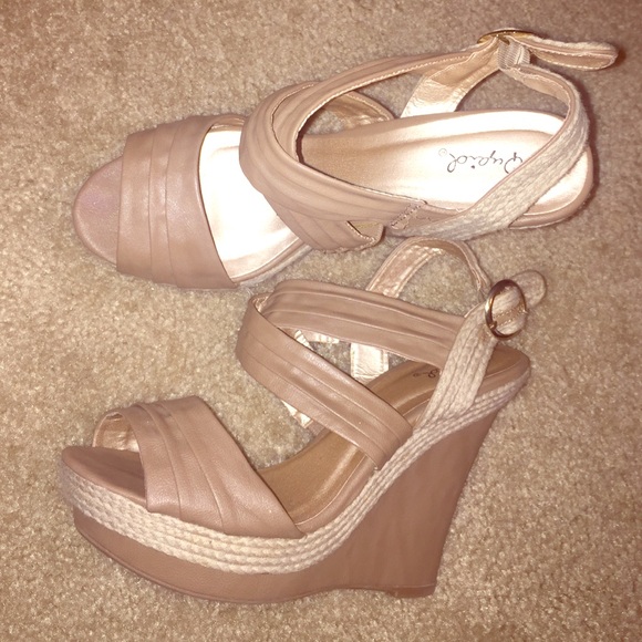 Taupe wedges