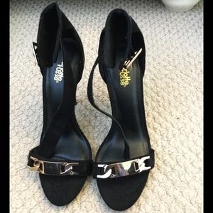 Black heels with chain!