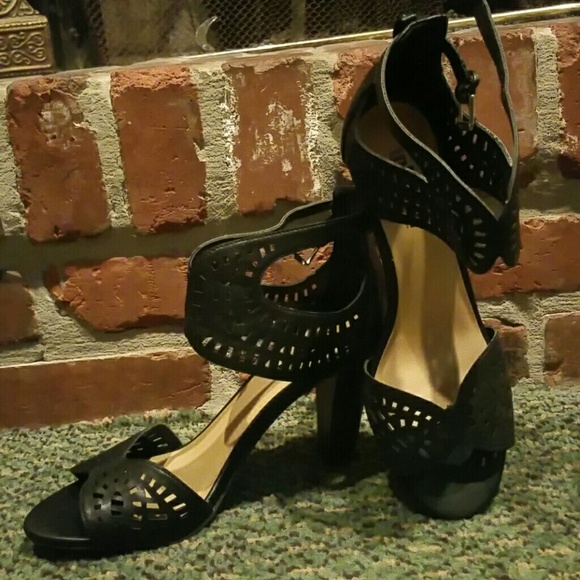 Unlisted Shoes, by, Kenneth Cole Production - Picture 1 of 3