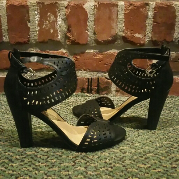 Unlisted Shoes, by, Kenneth Cole Production - Picture 2 of 3