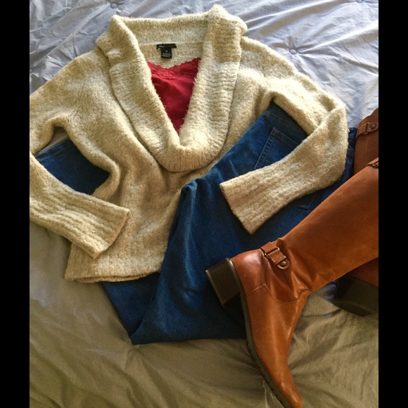 BCBGMaxAzria Sweaters - 🎉HP🎉So SOFT Deep Cowl Sweater