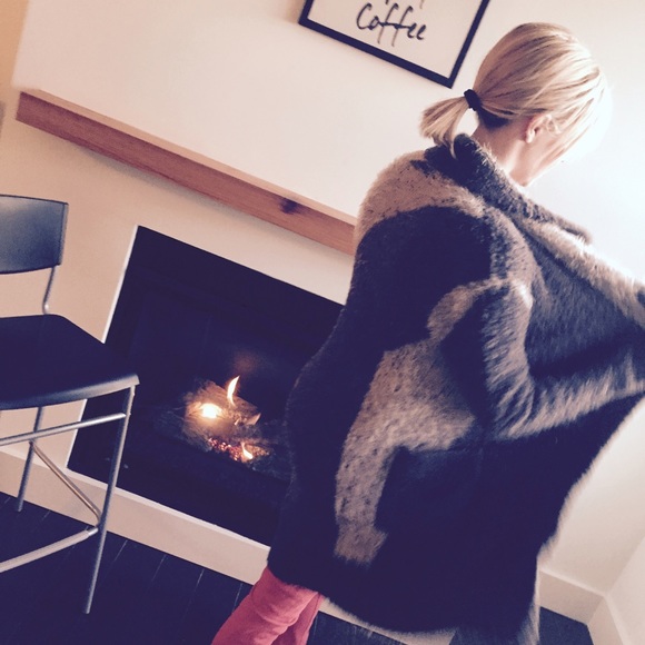 Nordstrom, high-end & cozy sweater!🌷 - Picture 4 of 4