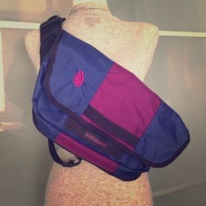 Timbuk2 Catapult Messenger Bag in Purple & Blue
