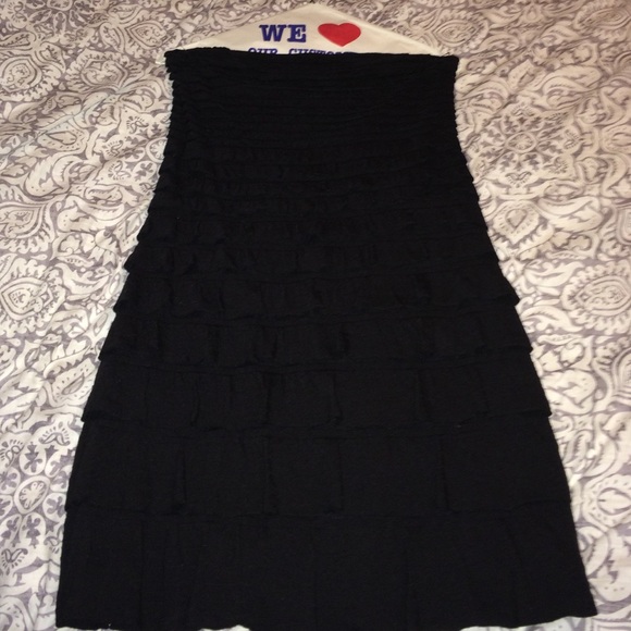 Ruffled black strapless dress!