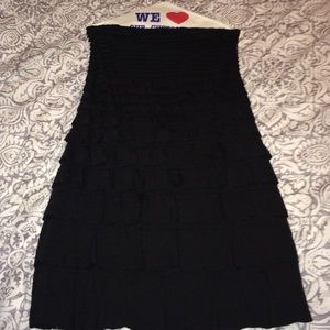Ruffled black strapless dress!