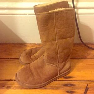 Tall chestnut Uggs