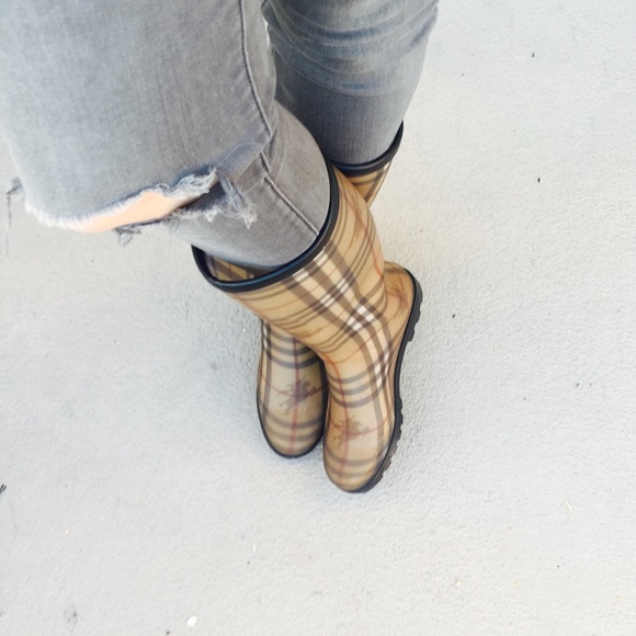🔱SOLD🔱💯Burberry Haymarket Check Rain Boot - Picture 2 of 4