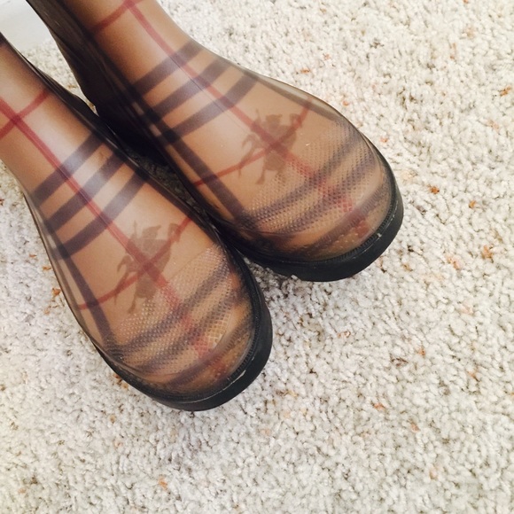 🔱SOLD🔱💯Burberry Haymarket Check Rain Boot - Picture 3 of 4