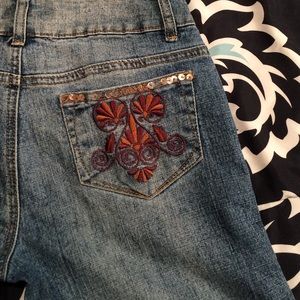 SALE ‼️ Hip Hugger / Flare Bottom / Type Jeans