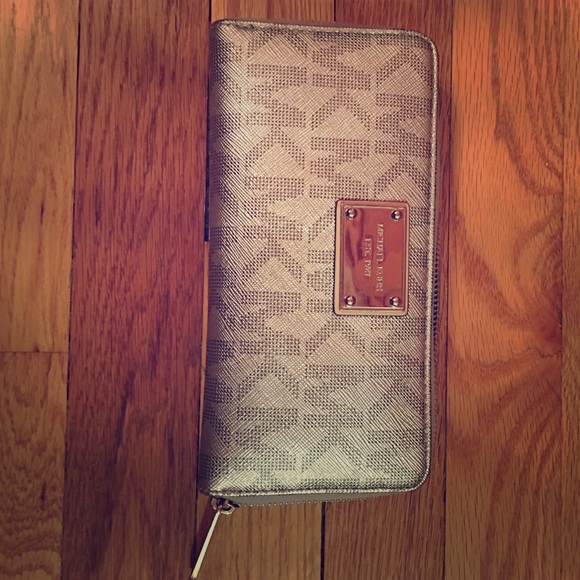 Beautiful Michael kors wallet