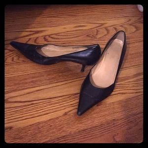 Basic Black Business Pumps ($2.50 add on)
