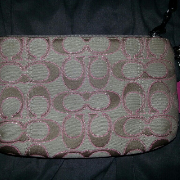 Coach daisy outline wristlet - Picture 2 of 3