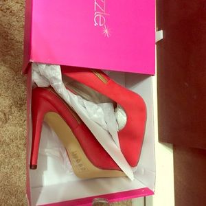 Size 10 red stilettos from Shoedazzle brand new