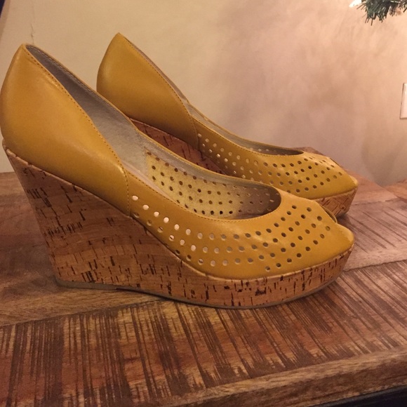 Reduced price!! Steve Madden leather wedges size 9