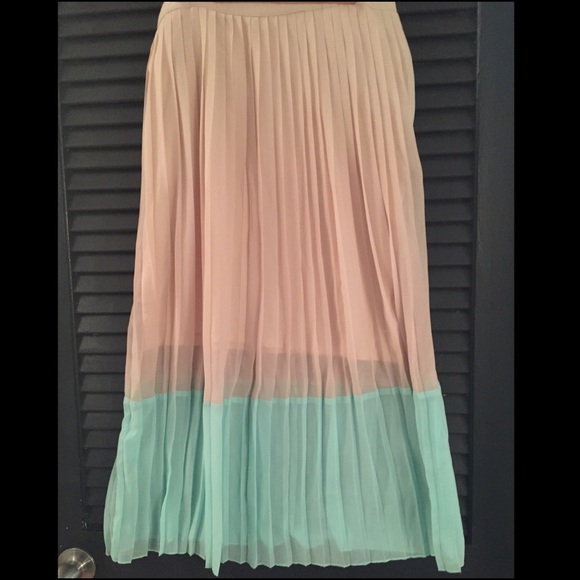 Forever 21 Dresses & Skirts - Forever 21 Pleated Maxi Skirt Two-Tone