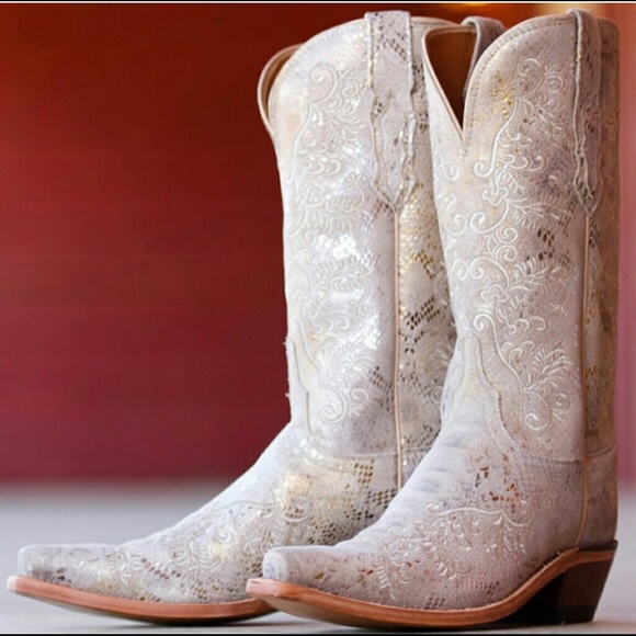 Lucchese snip toe cowboy boots