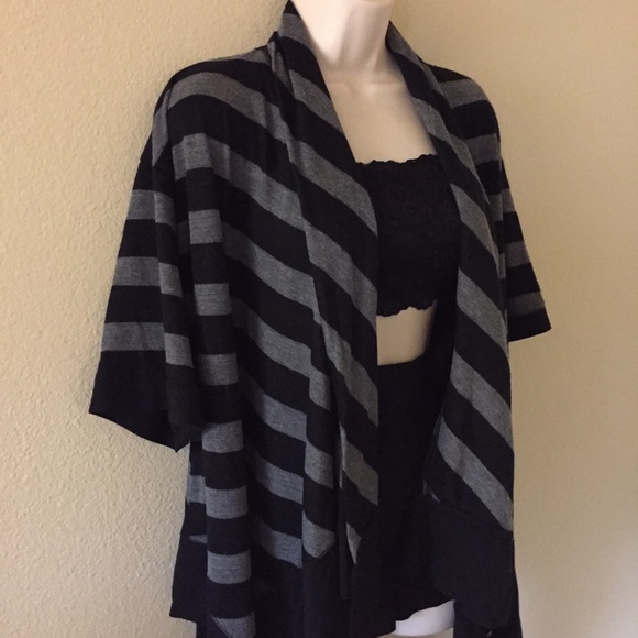 Asymmetrical Open-Faced Duster Cardigan - Picture 2 of 4