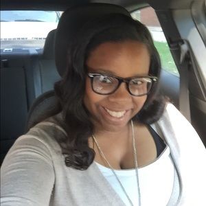 Meet your Posher, Latisha