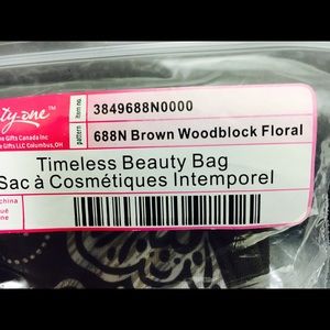 New thirty one timeless beauty bag