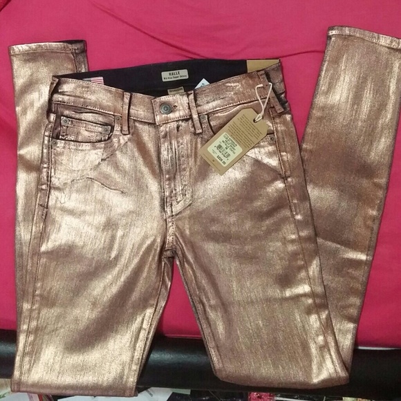 NWT True Religion mid rise super skinny jeans.