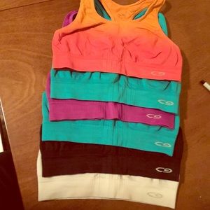6 Sports bras