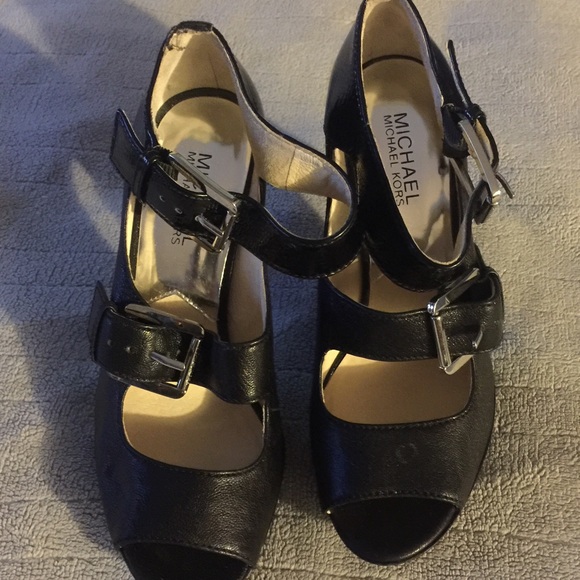 New Michael Kors Desert Double buckle heels size 7