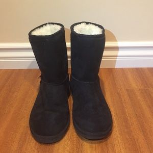 DAWGS faux ugg boots!