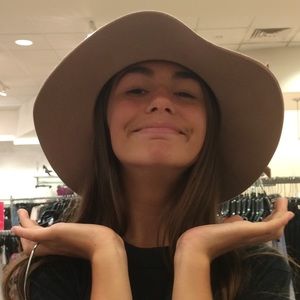 Meet your Posher, Brooklyn