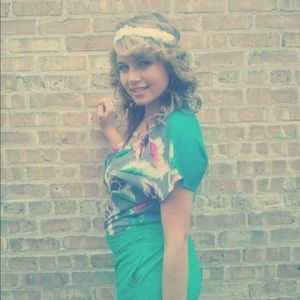 Meet your Posher, Elise