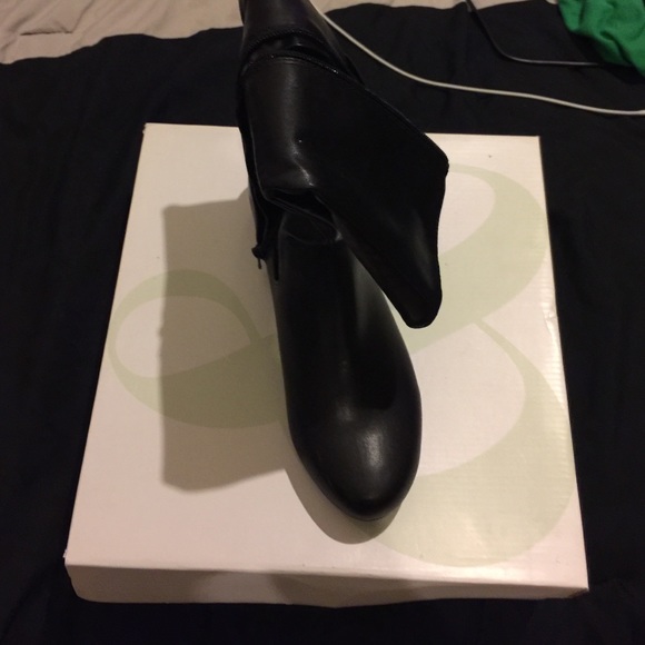 Size 8 Style and company boots - Picture 2 of 2