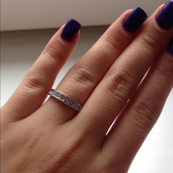 BRAND NEW WHITE GOLD PLATED WEDDING BAND - Picture 2 of 4