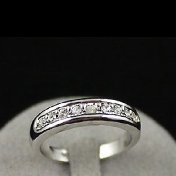 BRAND NEW WHITE GOLD PLATED WEDDING BAND - Picture 4 of 4
