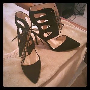 Lace up pumps