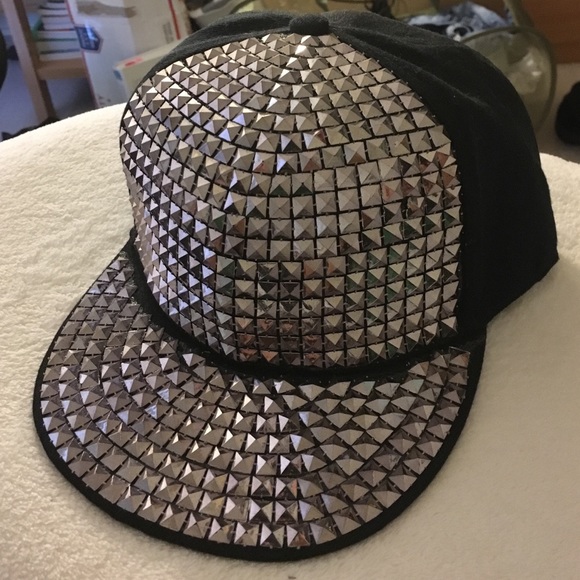 Studded hat🏝