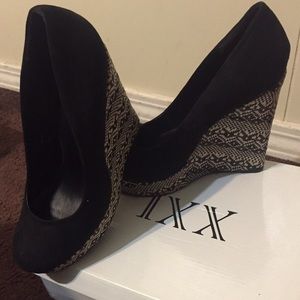 Black Wedges