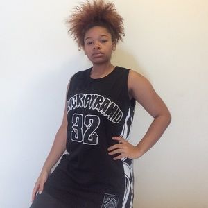 Black pyramid jersey