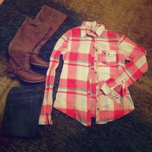 Plaid long-sleeved button-up